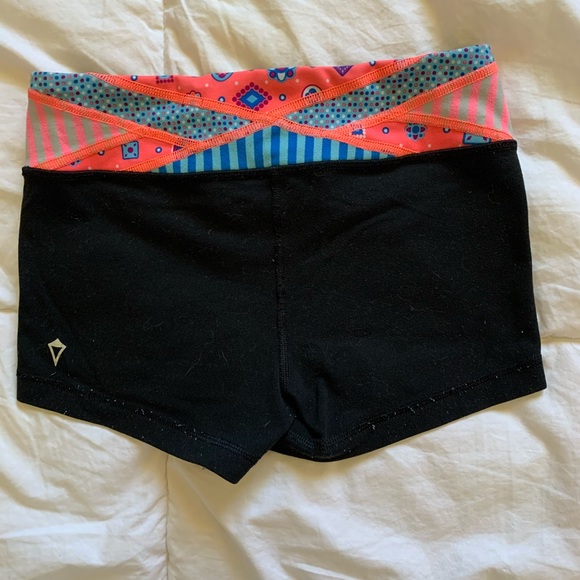 IVIVVA//LULULEMON SHORTS - Picture 2 of 4